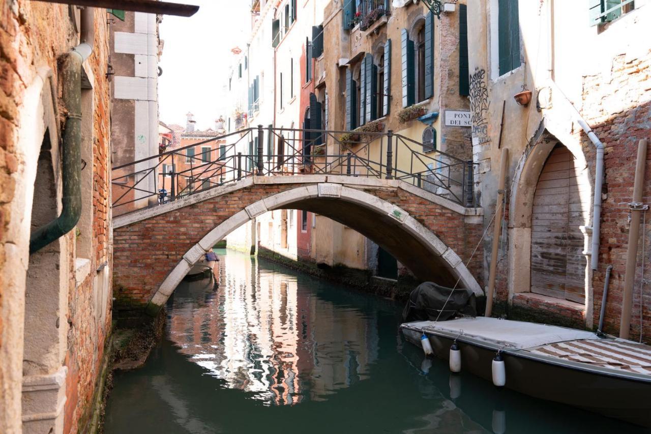 Casa Al Ponte Scudi - 4 Windows On The Canal Venezia Esterno foto